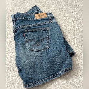 Levi’s Mid-Thigh Shorts